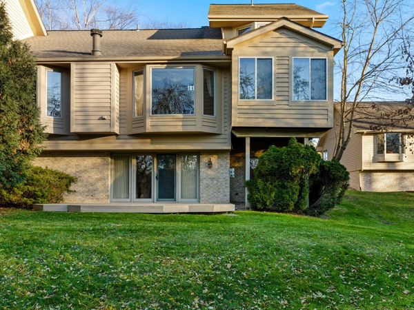 8040 Pepperwood Drive, Grand Blanc, MI 48439