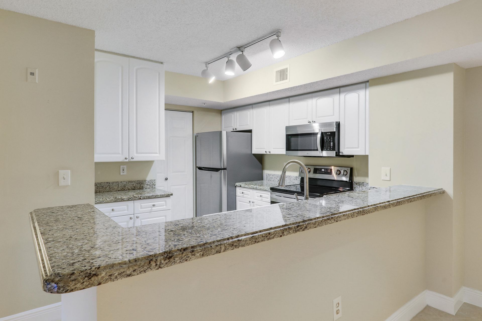 254 Village Boulevard, Unit 4106, Tequesta, FL 33469 Photo