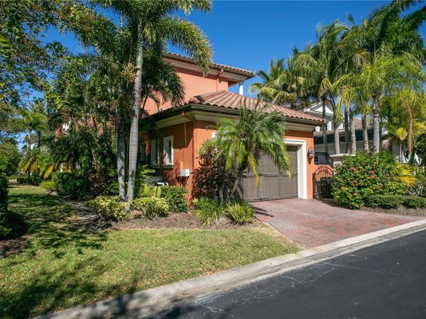 4912 YACHT CLUB DRIVE, TAMPA, FL 33616