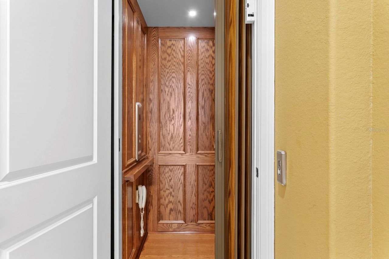 4912 Yacht Club Drive, Tampa, FL 33616 Photo