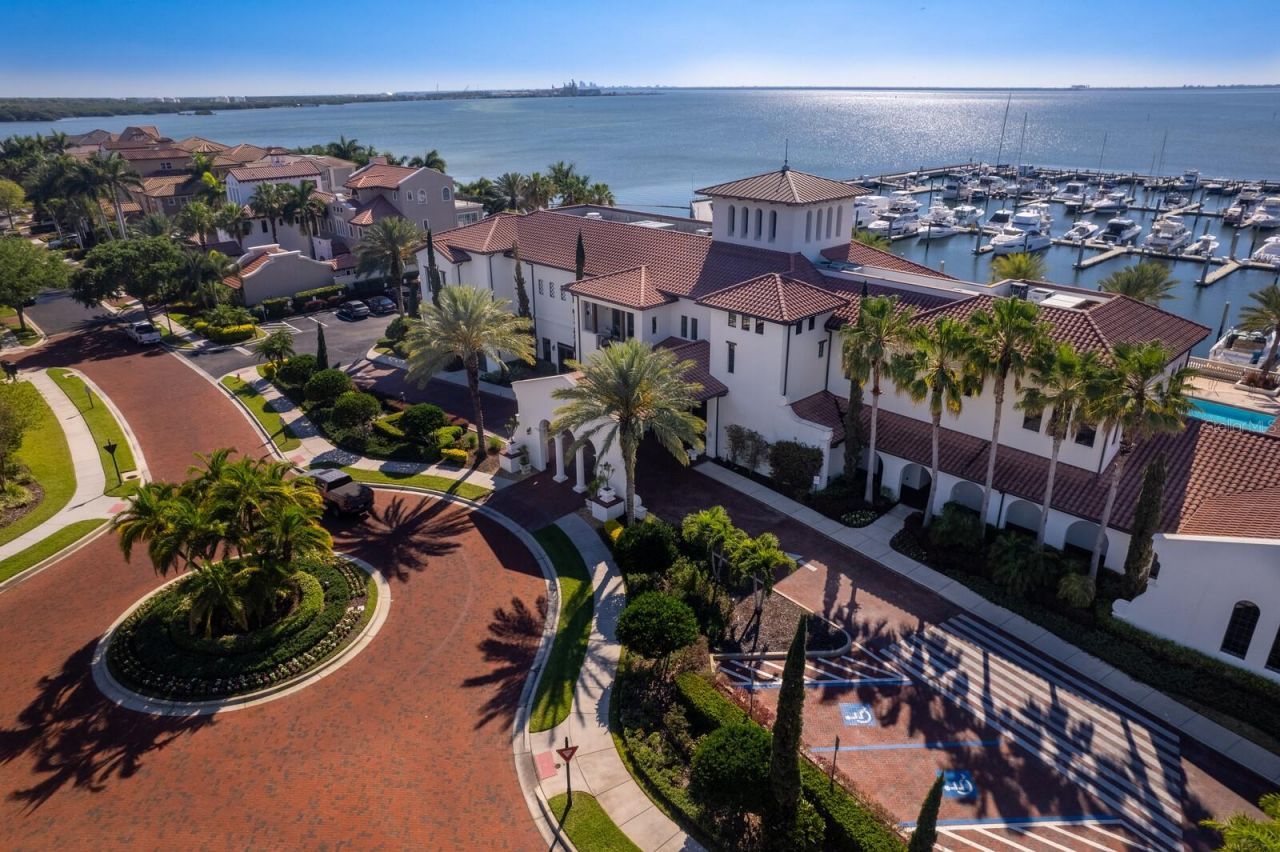 4912 Yacht Club Drive, Tampa, FL 33616 Photo