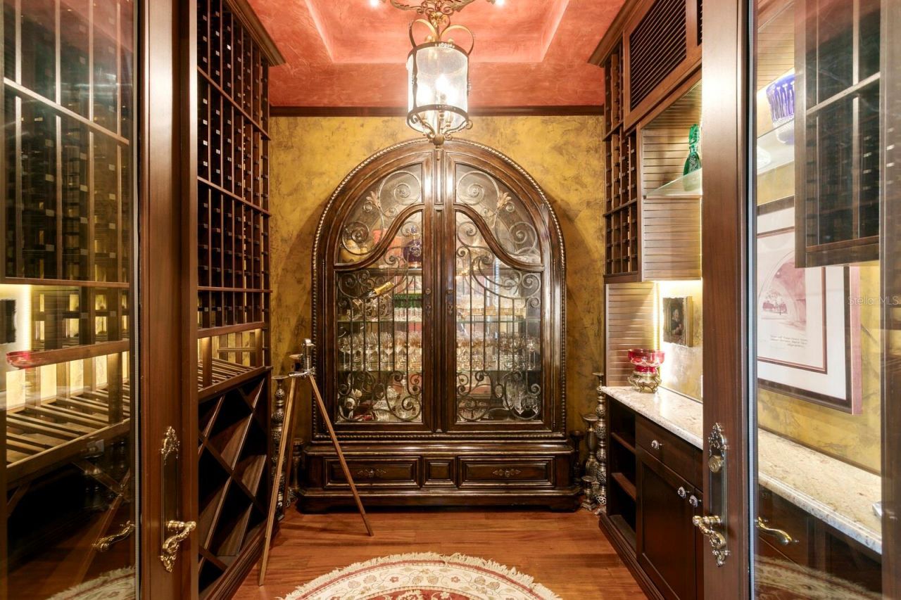 4912 Yacht Club Drive, Tampa, FL 33616 Photo