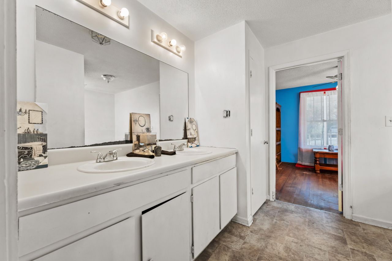 1138 North Street Photo 12