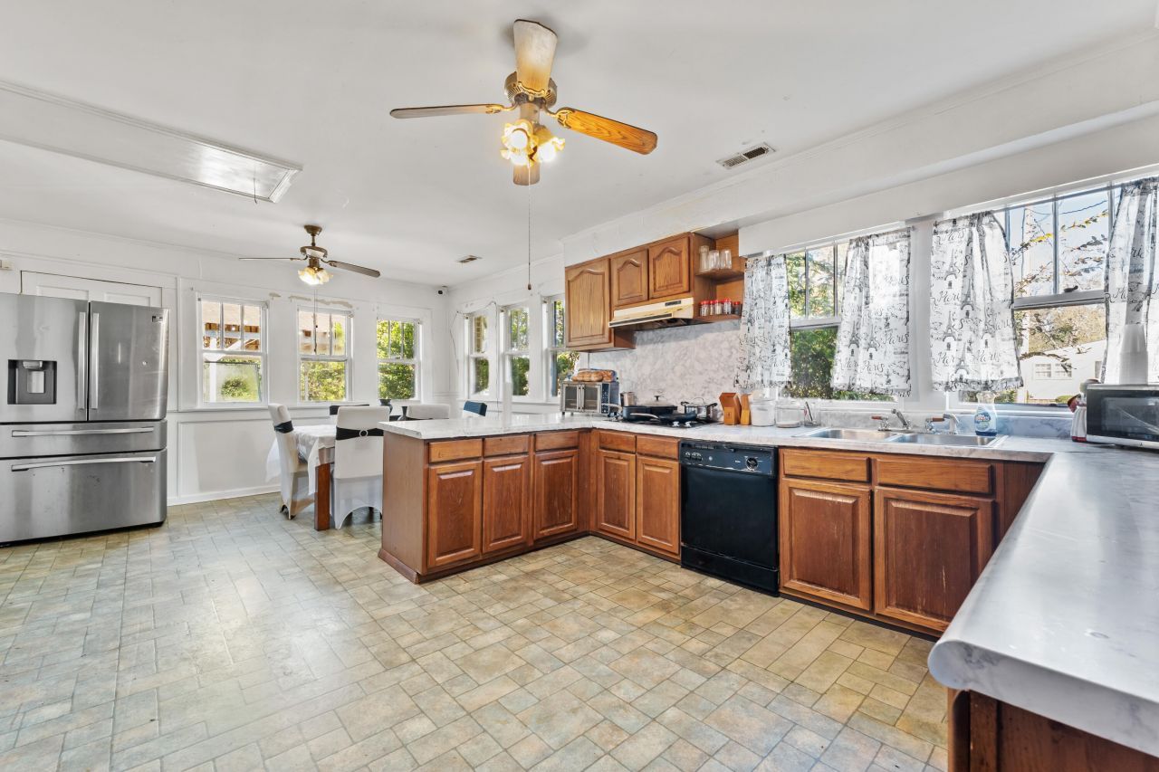 1138 North Street Photo 6