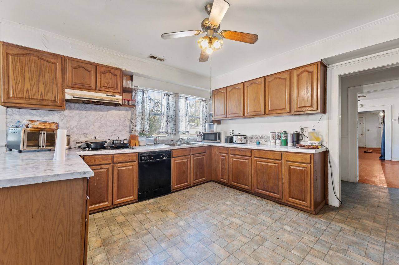 1138 North Street Photo 7