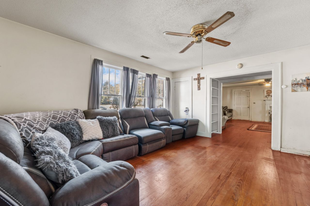 1138 North Street Photo 9