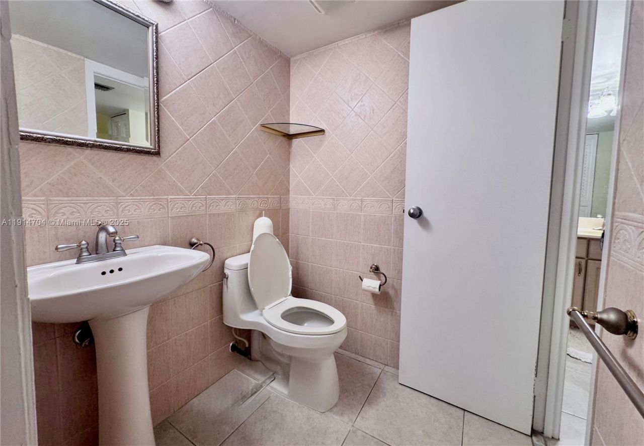 3475 N Country Club Dr, Unit 610, Aventura, FL 33180 Photo