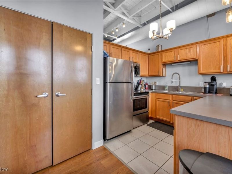 1133 W 9th Street, Unit 409, Cleveland, OH 44113 Photo 8