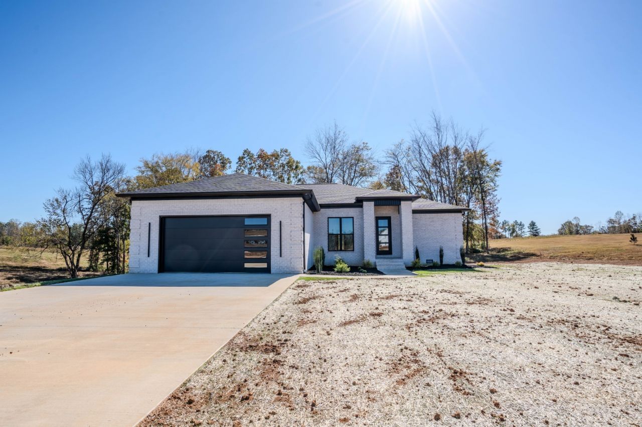 200 Bear Dr, Loretto, TN 38469 Main Photo