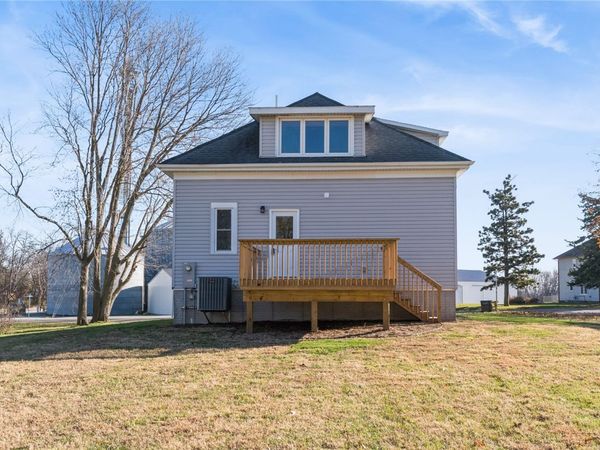 215 Traer Street, Mt Auburn, IA 52313