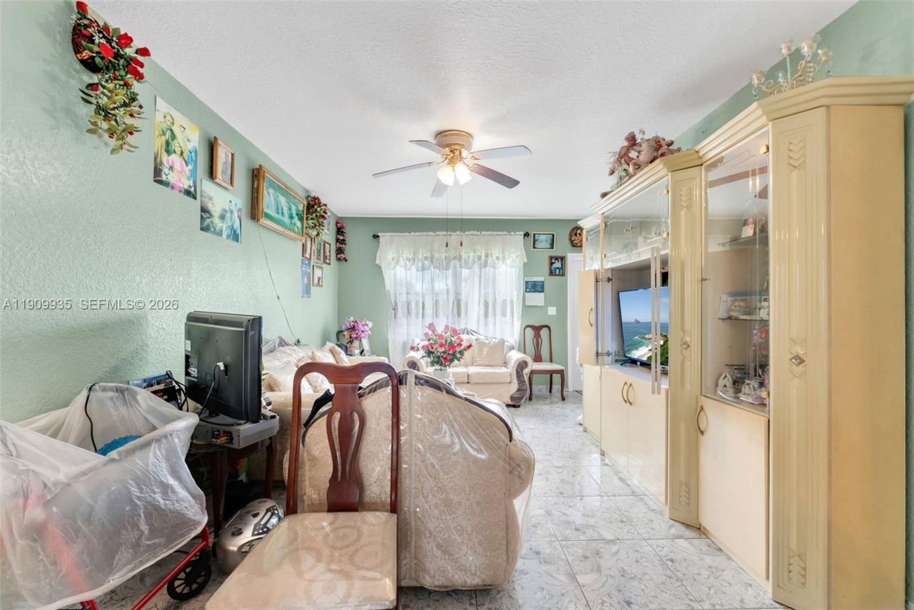 427 NW 84th Ter, Unit 427, Miami, FL 33150 Photo