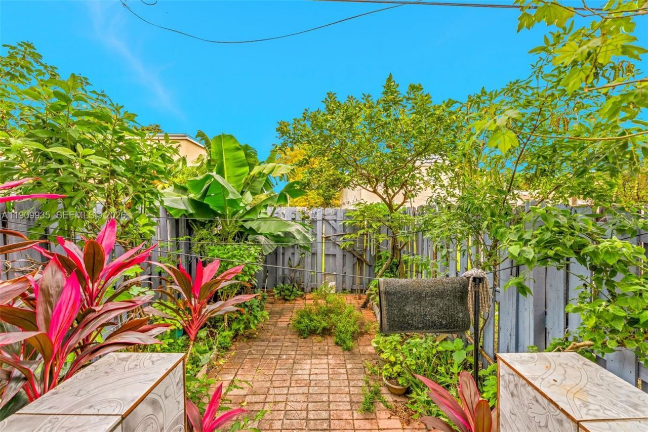 427 NW 84th Ter, Unit 427, Miami, FL 33150 Photo