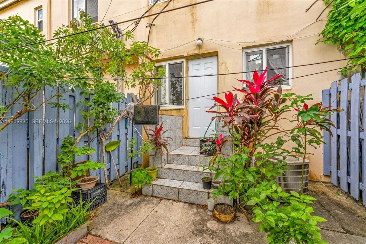 427 NW 84th Ter, Unit 427, Miami, FL 33150 Photo