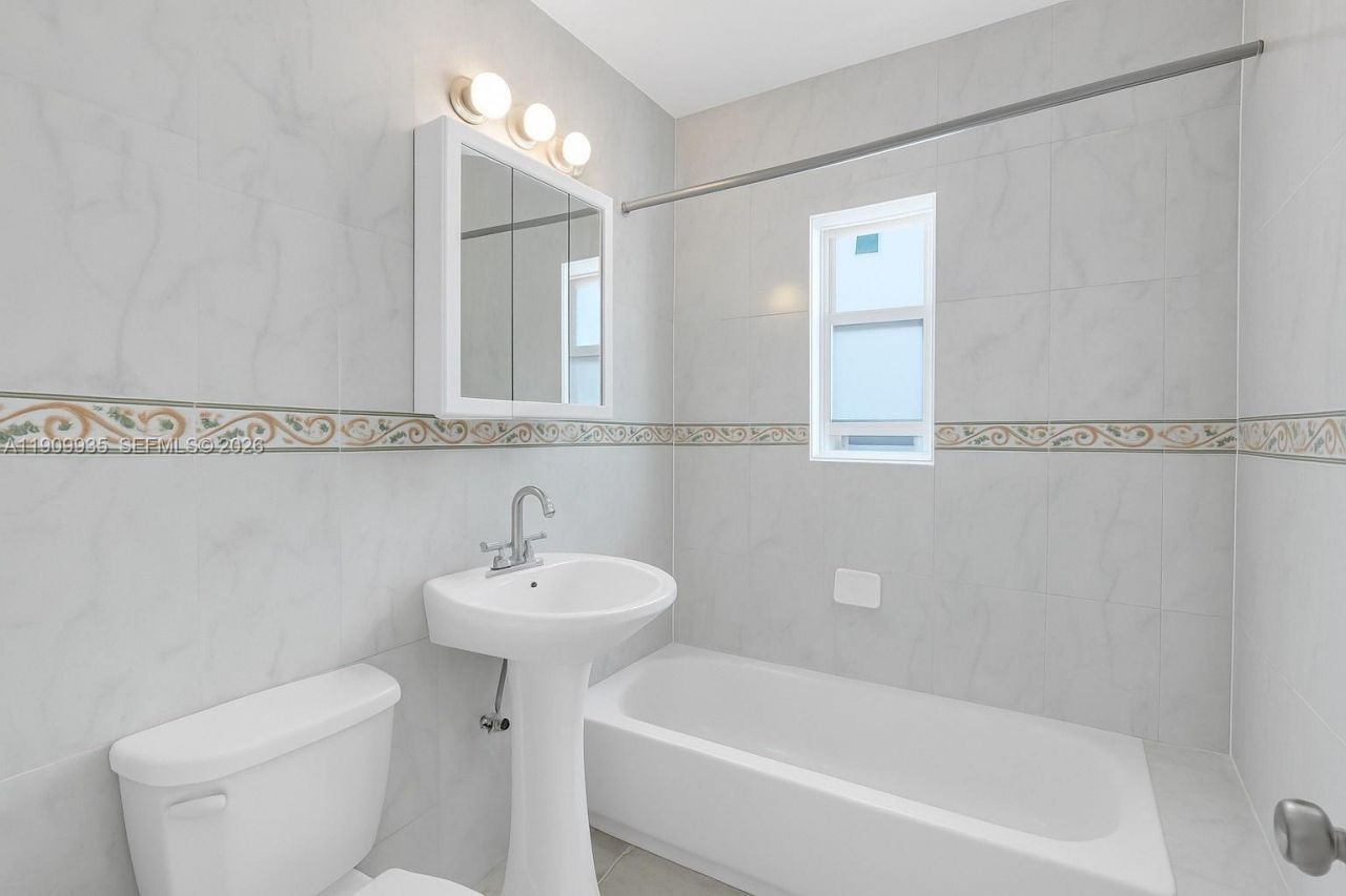 427 NW 84th Ter, Unit 427, Miami, FL 33150 Photo