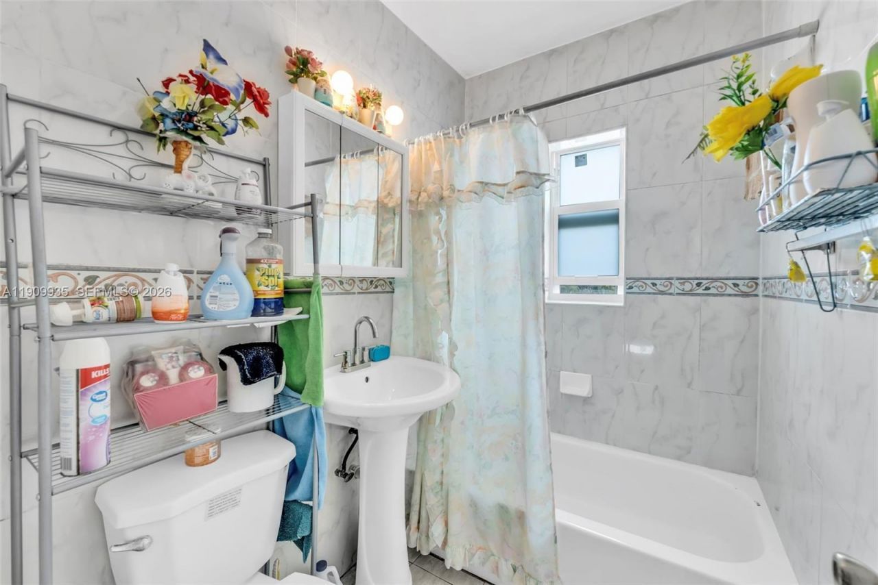 427 NW 84th Ter, Unit 427, Miami, FL 33150 Photo