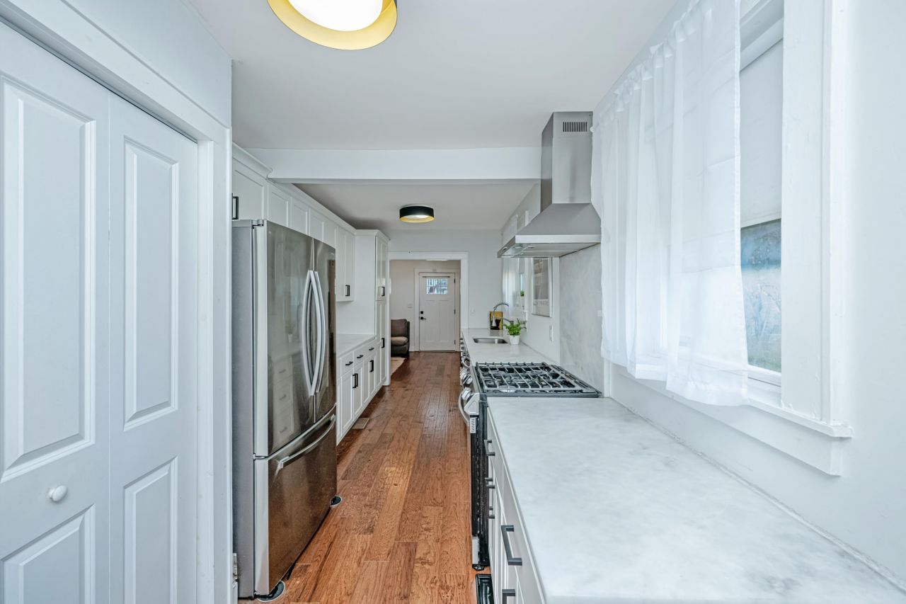 1328 Cottonwood Street Photo 10