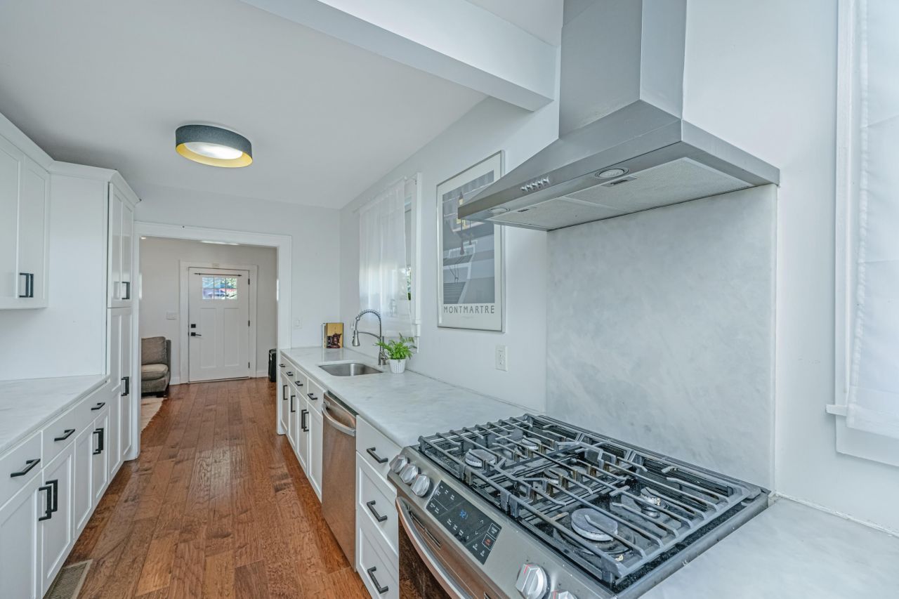 1328 Cottonwood Street Photo 11