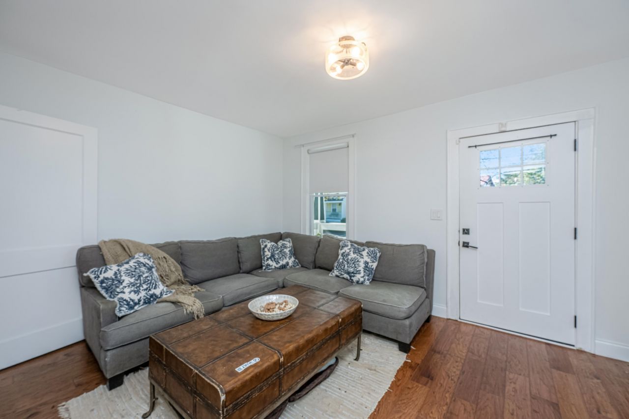 1328 Cottonwood Street Photo 5