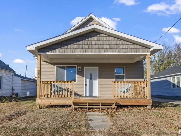 204 E MADISON Street, Girard, IL 62640