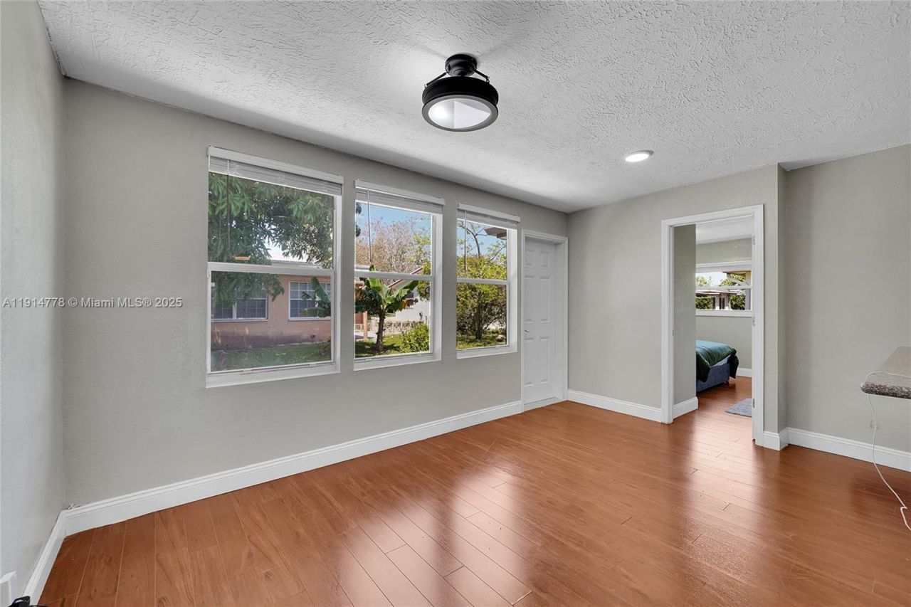 6001 NW 66th Ter, Tamarac, FL 33321 Photo