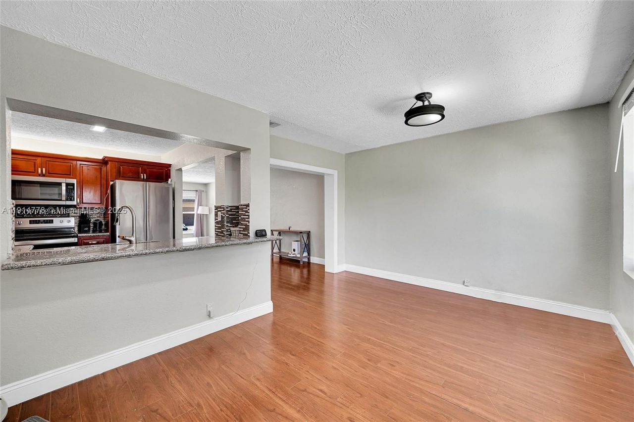 6001 NW 66th Ter, Tamarac, FL 33321 Photo