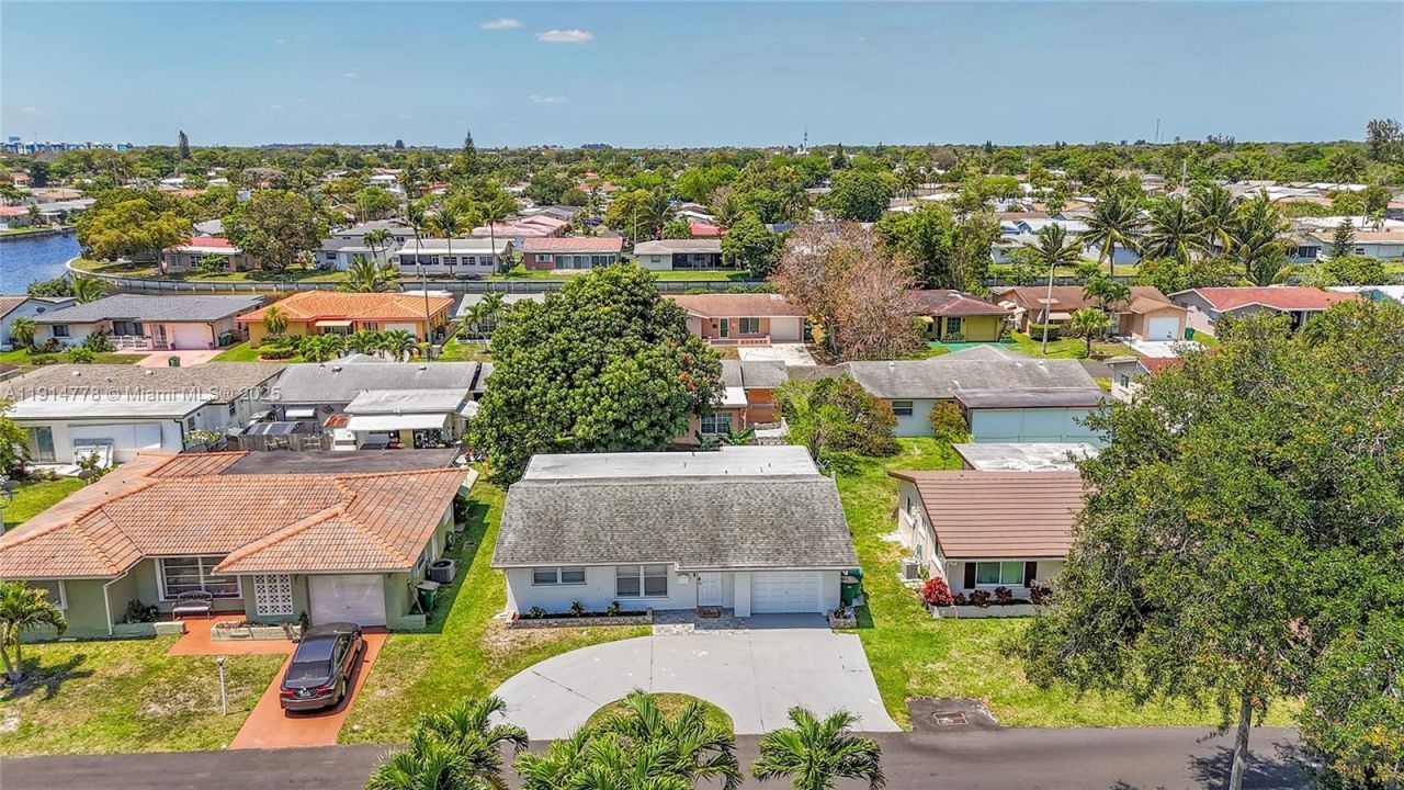 6001 NW 66th Ter, Tamarac, FL 33321 Photo