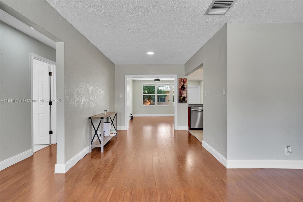 6001 NW 66th Ter, Tamarac, FL 33321 Photo