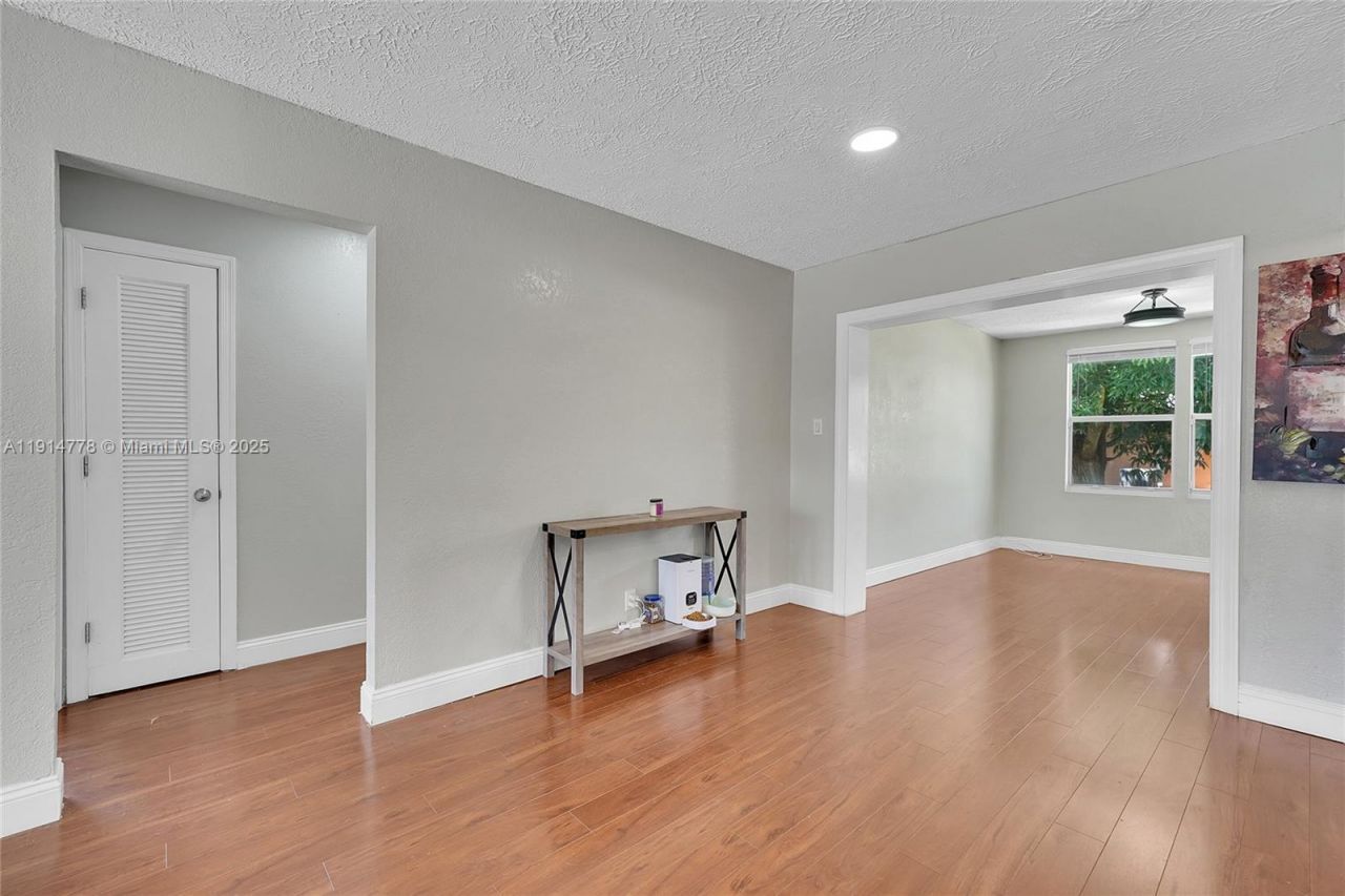 6001 NW 66th Ter, Tamarac, FL 33321 Photo