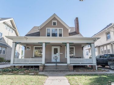 2325 Hanscom Boulevard, Omaha, NE 68105