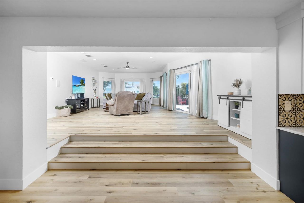 510 Lewis Boulevard Se, Saint Petersburg, FL 33705 Photo