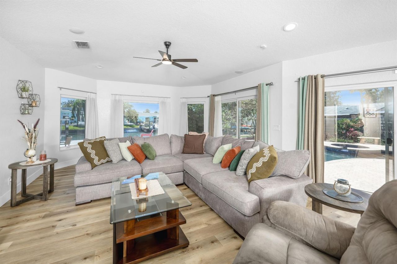 510 Lewis Boulevard Se, Saint Petersburg, FL 33705 Photo