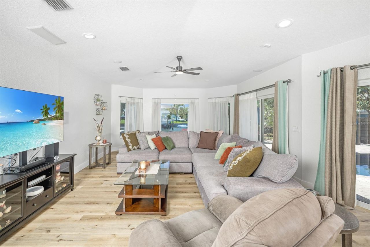 510 Lewis Boulevard Se, Saint Petersburg, FL 33705 Photo