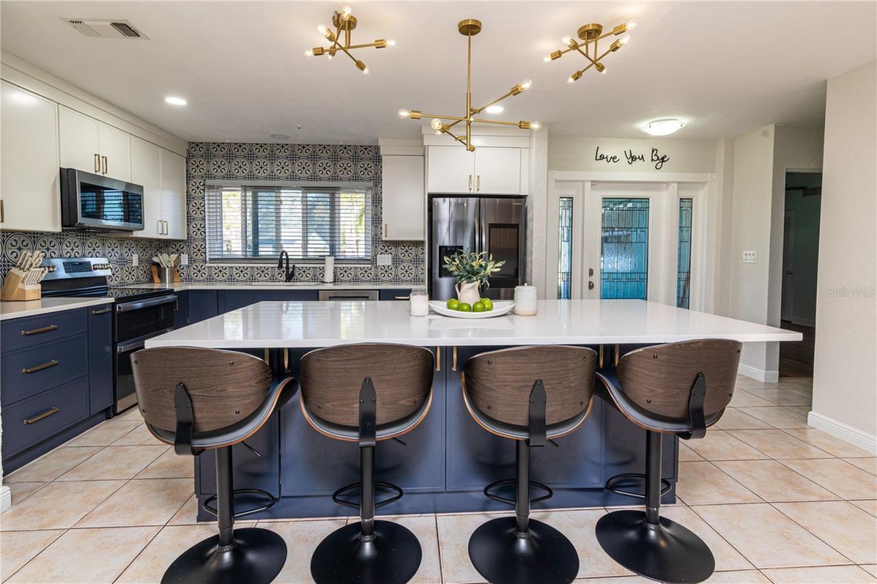 510 Lewis Boulevard Se, Saint Petersburg, FL 33705 Photo