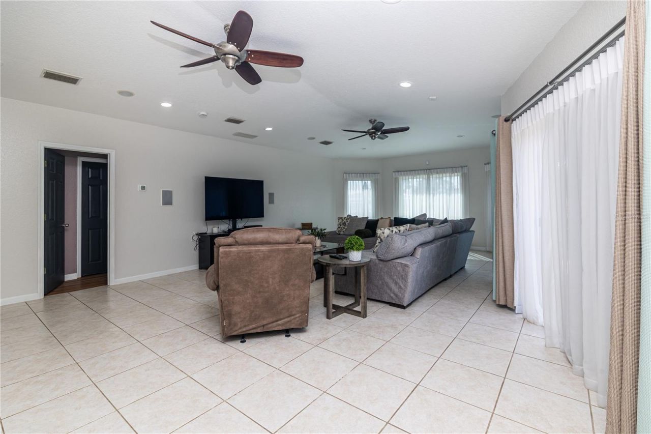 510 Lewis Boulevard Se, Saint Petersburg, FL 33705 Photo