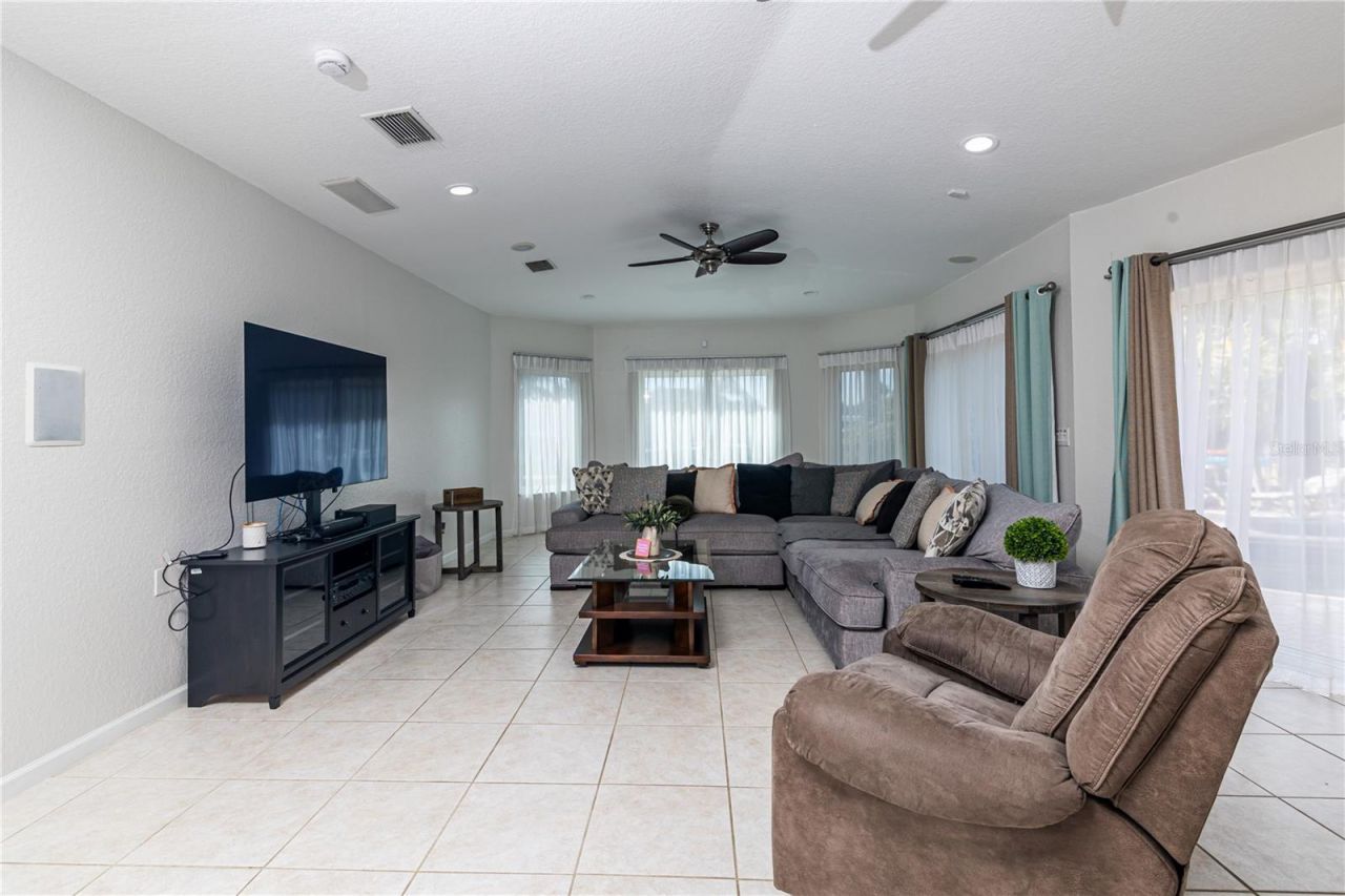 510 Lewis Boulevard Se, Saint Petersburg, FL 33705 Photo