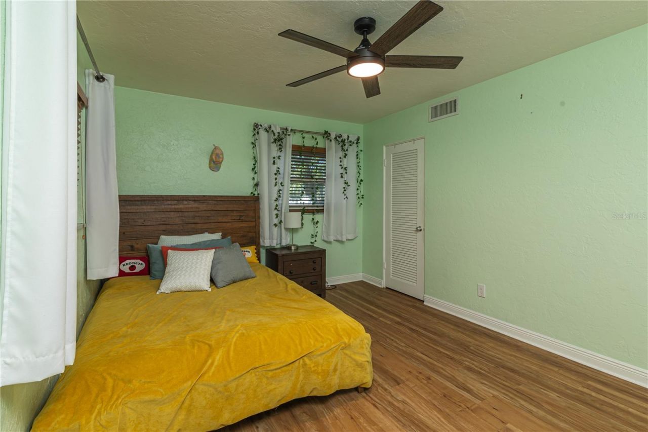 510 Lewis Boulevard Se, Saint Petersburg, FL 33705 Photo