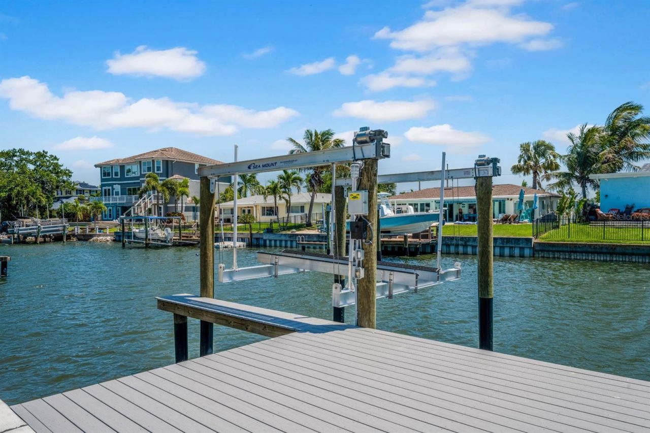510 Lewis Boulevard Se, Saint Petersburg, FL 33705 Photo