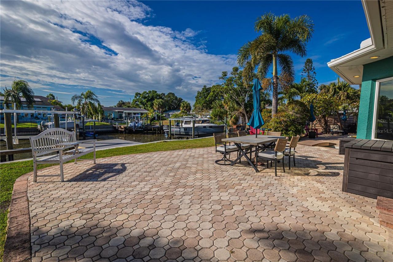 510 Lewis Boulevard Se, Saint Petersburg, FL 33705 Photo