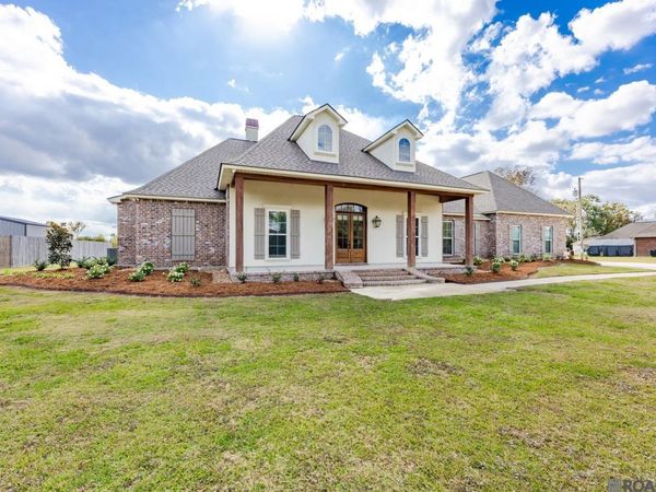 9527 Burnside Rd, Bueche, LA 70729