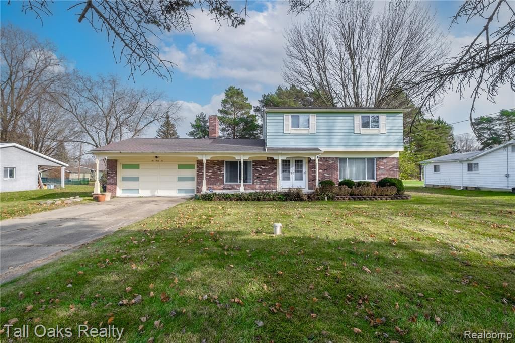 1042 Arapaho Drive, Burton, MI 48509 Main Photo