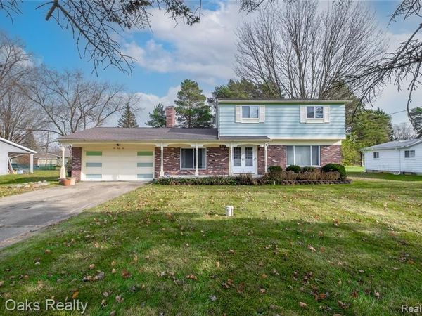 1042 Arapaho Drive, Burton, MI 48509