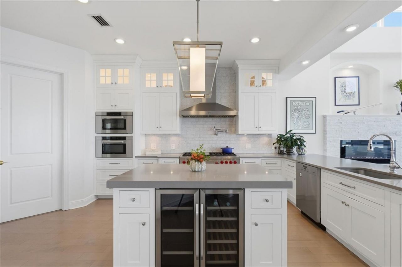 402 Buttonwood Lane, Largo, FL 33770 Photo