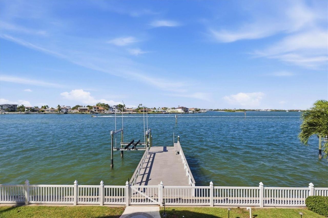 402 Buttonwood Lane, Largo, FL 33770 Photo