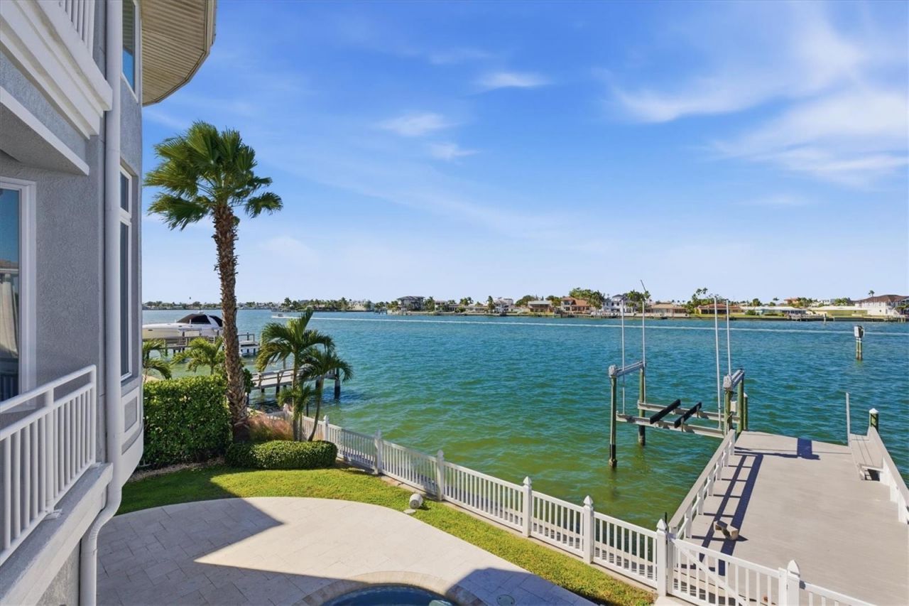 402 Buttonwood Lane, Largo, FL 33770 Photo