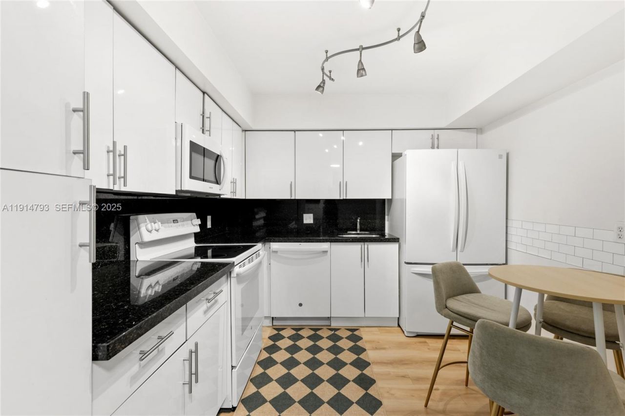 2801 NE 183rd St, Unit 108W, Aventura, FL 33160 Photo