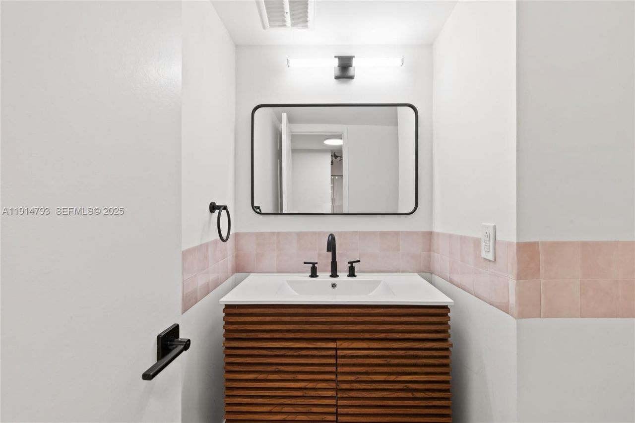 2801 NE 183rd St, Unit 108W, Aventura, FL 33160 Photo