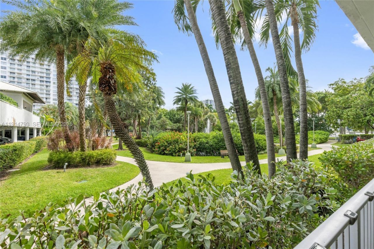 2801 NE 183rd St, Unit 108W, Aventura, FL 33160 Photo