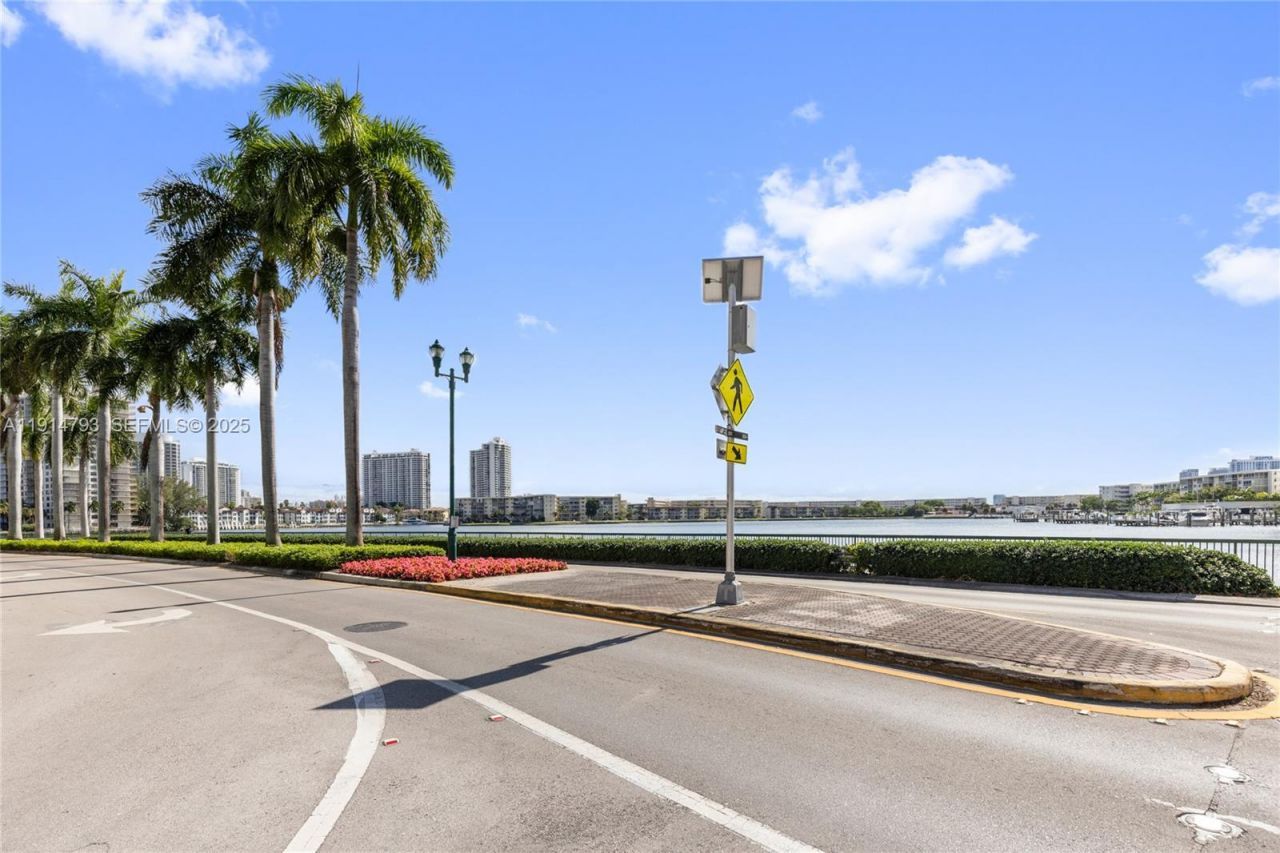 2801 NE 183rd St, Unit 108W, Aventura, FL 33160 Photo