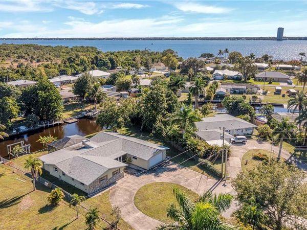 1366 Sunrise DR, NORTH FORT MYERS, FL 33917