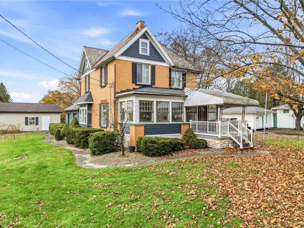 651 N Buhl Farm Dr, Hermitage, PA 16148